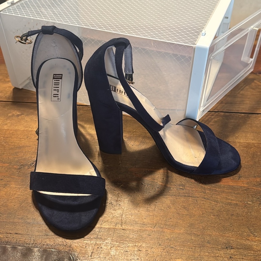 Universal Blue Heels with Block Heel and Ankle Strap